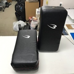 K2402-366 BODYMAKER キックミット 2個セット バラ売り不可 キズ汚れ有りの画像