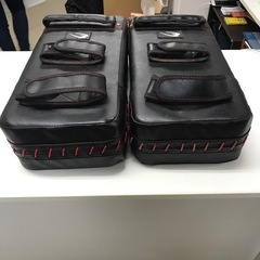 K2402-366 BODYMAKER キックミット 2個セット バラ売り不可 キズ汚れ有りの画像