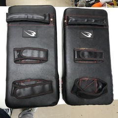K2402-366 BODYMAKER キックミット 2個セット バラ売り不可 キズ汚れ有りの画像