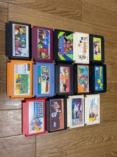 色々なゲーム機とカセットです。