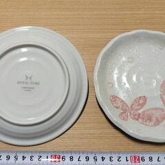 ハナエモリ 蝶 小皿 ２枚セットの画像