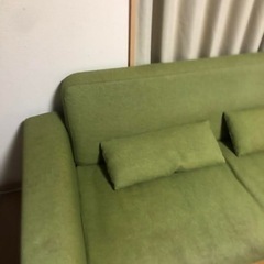 ソファ、冷蔵庫の画像