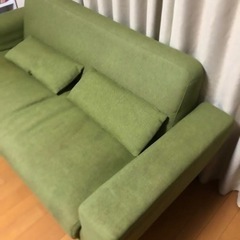 ソファ、冷蔵庫の画像