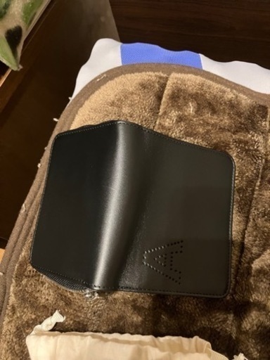 APC パンチング二つ折りウォレット