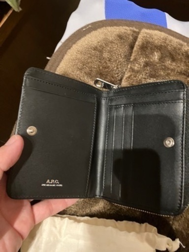 APC パンチング二つ折りウォレット
