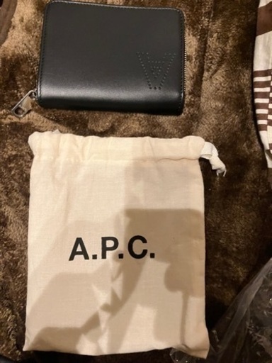 APC パンチング二つ折りウォレット