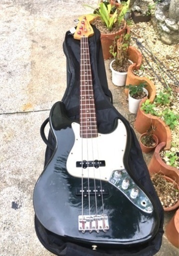 ベースギター/Fender Jazz Bassのディカール付き