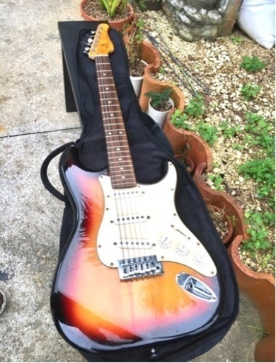 エレキギター/Fender Strato casterのディカール付き