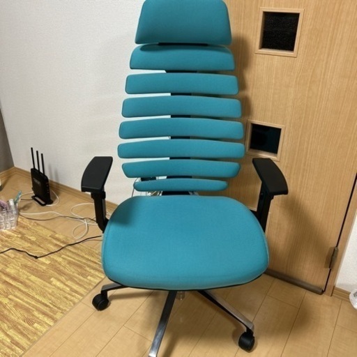 エルゴチェア　ニトリ　ターコイズブルー　定価34000円