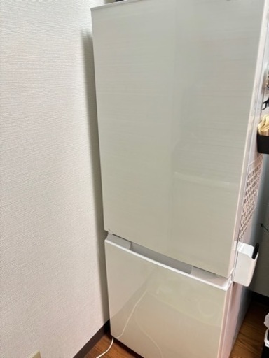 冷蔵庫　Sharp 1〜2人用　179L SJ-D18J-W
