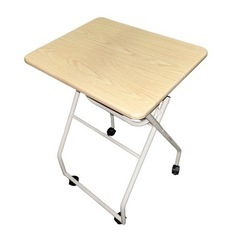 【ジ0214-31】　 部屋にあると便利グッズ‼️ DCMホールディングス株式会社 木製オリジナルテーブル　   の画像