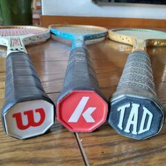 古い木製テニスラケットの画像