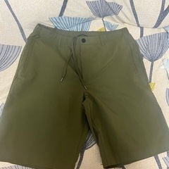 ユニクロ　ハーフパンツ　カーキ
