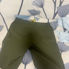 ユニクロ　ハーフパンツ　カーキの画像