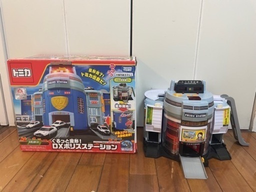 【トミカ】ぐるっと変形! DXポリスステーション