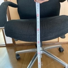 黒のデスク椅子「大幅値下げ中」の画像