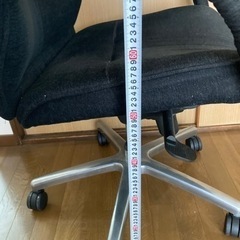 黒のデスク椅子「大幅値下げ中」の画像