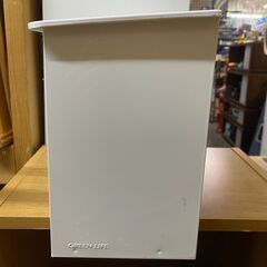 新品保管品　ポスト　スチール製　ホワイト　※店舗商品の画像