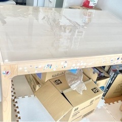 ダイニングテーブルの画像