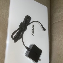 ASUS製ノートパソコンの画像