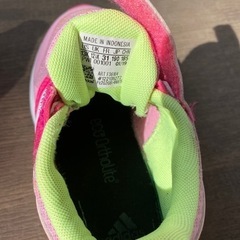〈adidas〉ピンクスニーカー19cmの画像