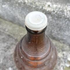 昭和レトロ　古いビールビン　サクラビール　飴色瓶の画像