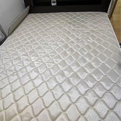 【3/6までに受け取れる方】マット付きクイーンサイズベッドの画像