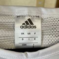 adidas Tシャツの画像