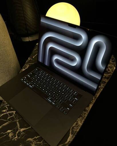 パソコン Macbook Pro 16inch (M3 MAX)