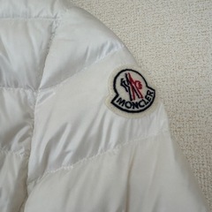 モンクレールホワイト　キッズでも小柄な大人でも！の画像