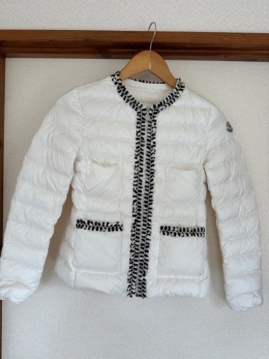 モンクレールホワイト　キッズでも小柄な大人でも！