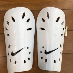 @@NIKE サッカー　脛当て