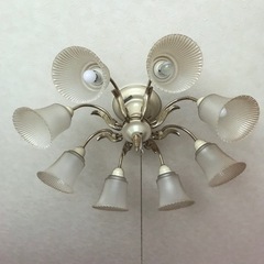 シャンデリア　照明　電気　ライト　リビングルーム　ガラス照明の画像