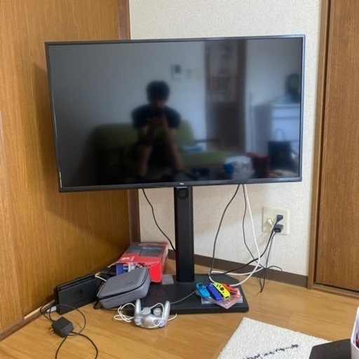 液晶テレビ43V  2022年製　テレビスタンド、リモコン付き