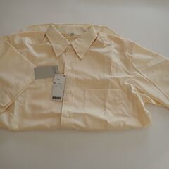 新品未使用　ユニクロ　メンズシャツ　Mサイズの画像