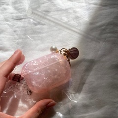 新品未使用　AirPods pro ケース　シェル　チャーム付きの画像