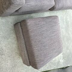 三人掛けソファー　オットマン付きの画像