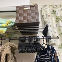 新品　ハンガーラック　バスケット付きの画像