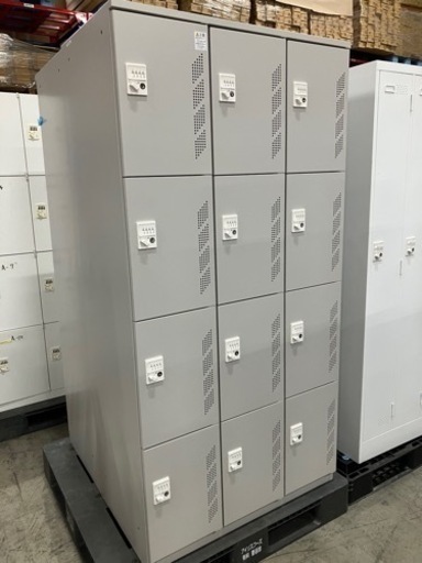 期間限定値下げ！中古12人用ロッカー