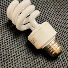 大栄トレーディング　省エネ電球　60W　新品未使用品　4個セットの画像