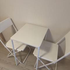 (ほぼ新品) IKEA フェヤン テーブル+折り畳みチェア2つセット (屋外用)の画像