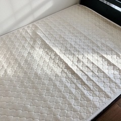 受け渡し予定者決まりました！ダブルベッド（使用期間1年半）フレームとマットレスセットの画像