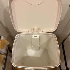 【譲渡決定】ニトリ　ゴミ箱　無料の画像