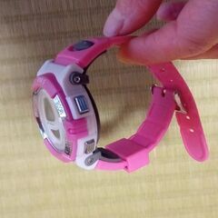 女児用デジタル腕時計の画像
