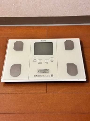 受け渡し予定者あり【タニタ】体組成計　体重計　ホワイト