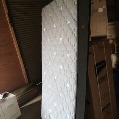 マットレス（シングルサイズ）　1100円で販売（135）