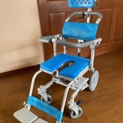 【介護シャワーチェア】楽チルセーフティロック　U型シートヘッドレスト付