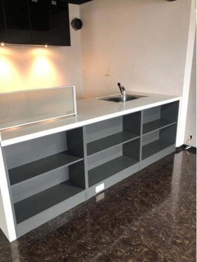 大理石調のフローリング　マンション用直張防音床材。石目柄(艶消し仕上げ) エンペラドールダーク柄 特殊加工化粧シート床材