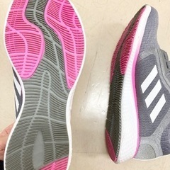 adidas スニーカー　23.5の画像