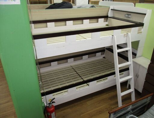 R065 天然木 2段ベッド、コンセント・ライト付き、幅103cm Used